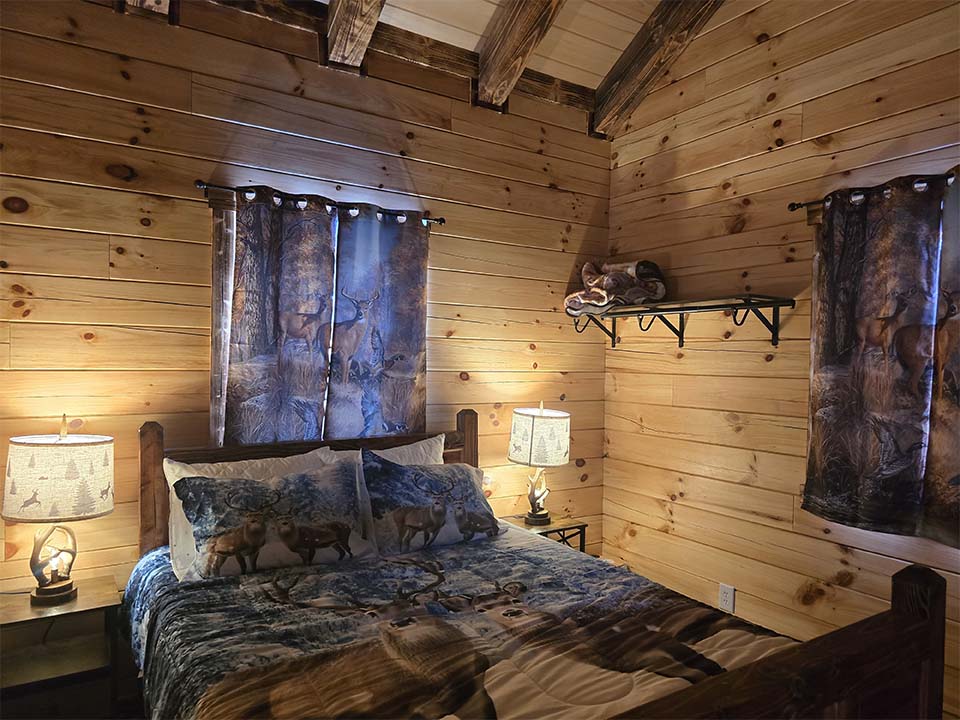 WILDLIFE ESCAPES CABIN Quiet cabin getaway at Twilight Ridge Cabins Hocking Hills Ohio