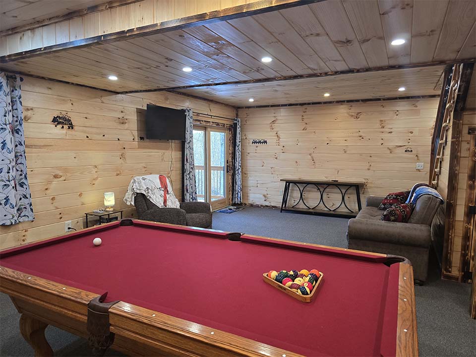 WILDLIFE ESCAPES CABIN Living room interior at Wildlife Escape cabin Hocking Hills Ohio