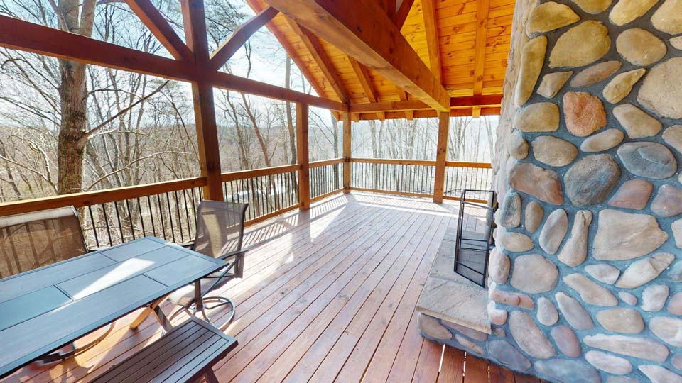 willifeesp-mar26-23 Family-oriented living room designed for relaxation and conversation.