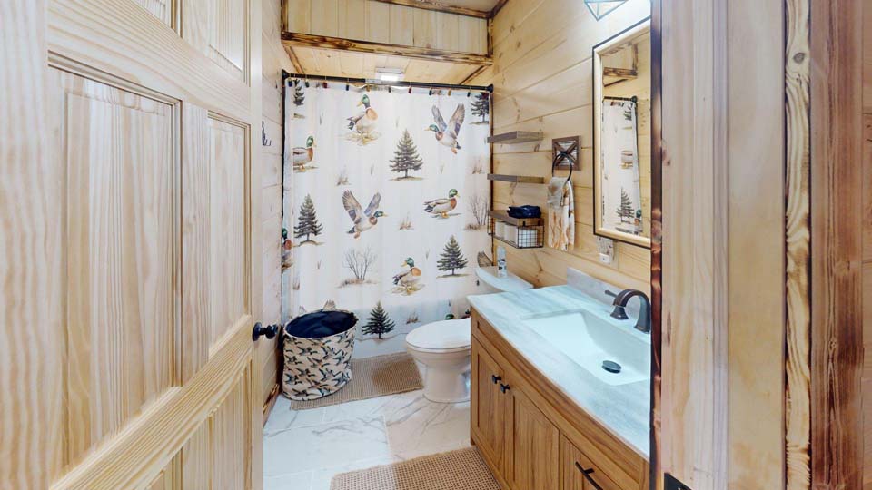 willifeesp-mar26-30 Steaming hot tub at night under a canopy of stars in Hocking Hills.